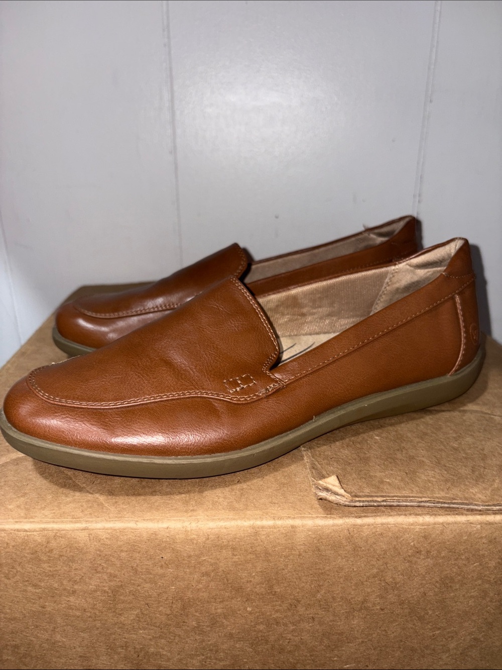 Women’s Life Stride Leather Slip-On Loafer in Brown size 8.5